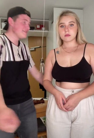 Vika (@vikykid) - Porn Videos from TikTok