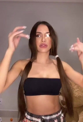 1. Hot Késia Muniz de Oliveira in Black Tube Top