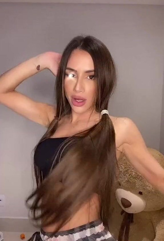 3. Hot Késia Muniz de Oliveira in Black Tube Top