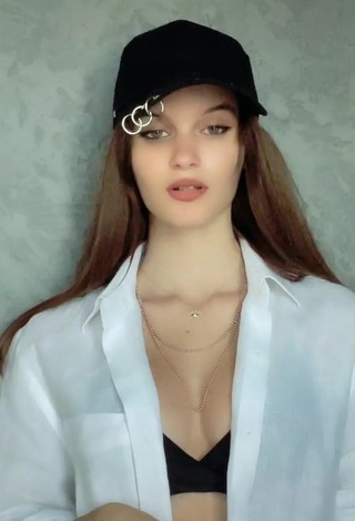 Sweetie Belen Kasacı Shows Cleavage