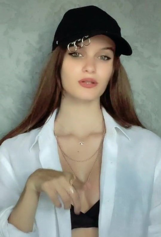 3. Sweetie Belen Kasacı Shows Cleavage