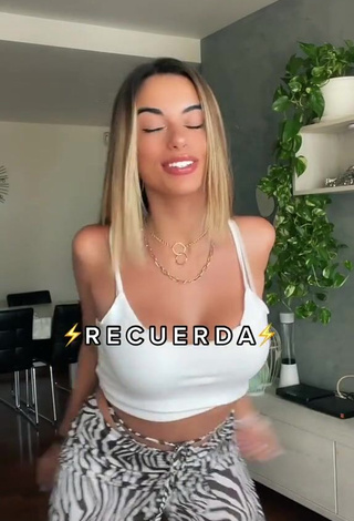 1. Irresistible Faina Insense Punzano Shows Cleavage in White Crop Top