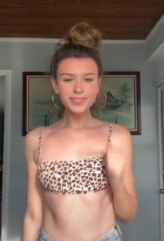 Cute Faith Alexis in Leopard Crop Top