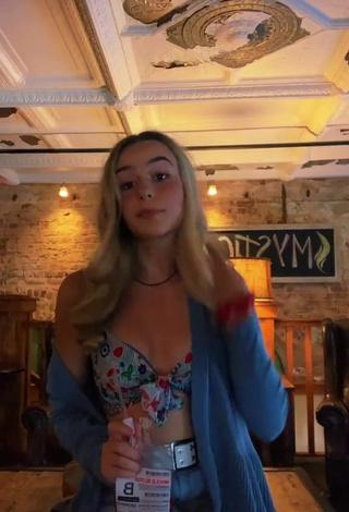 Irresistible Faith Alexis Shows Cleavage in Floral Crop Top