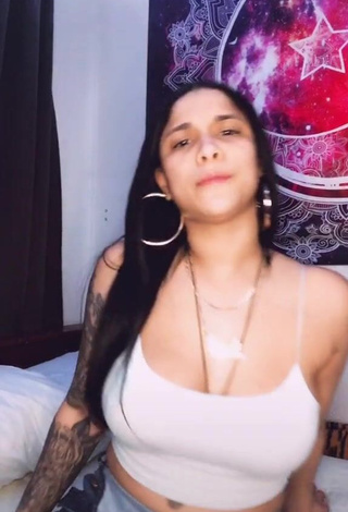 1. Erotic Yary Pérez without Bra