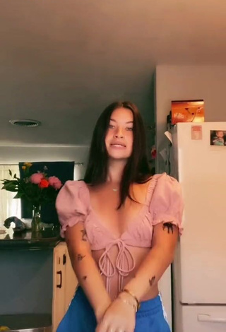 Hot Hannah Rylee Shows Cleavage in Pink Crop Top