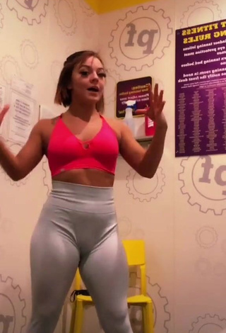 Irresistible Jasmine Soliz in Grey Leggings