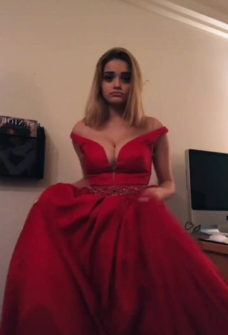 1. Irresistible Jessi101love Shows Cleavage in Red Dress