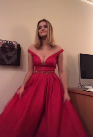 1. Erotic Jessi101love Shows Cleavage in Red Dress