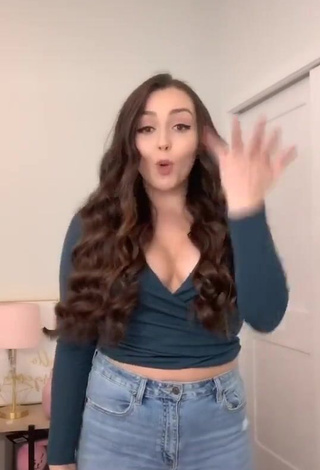 Amazing Julia Raleigh Shows Cleavage in Hot Grey Crop Top