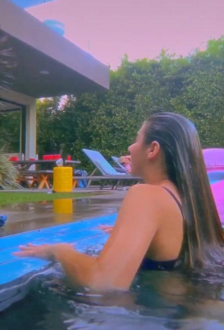 1. Erotic Isabella Diakomanolis Shows Butt at the Swimming Pool