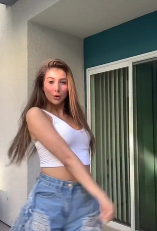 Irresistible Isabella Diakomanolis Shows Cleavage in White Crop Top