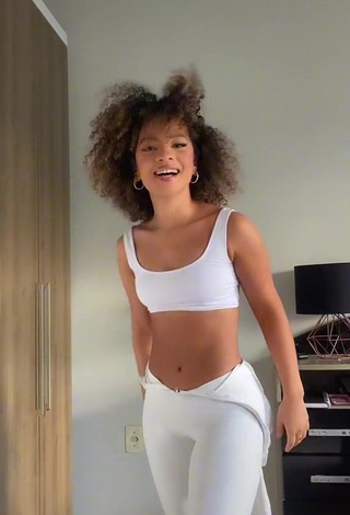 3. Erotic Carol Mamprin in White Sport Bra