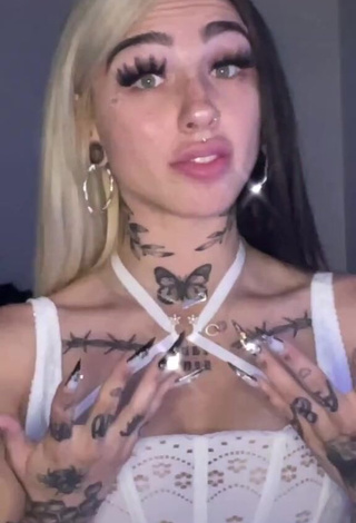 Sweet Cruella Morgan in Cute White Crop Top