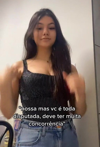 3. Captivating Dudinha Moraes Shows Cleavage in Black Top and Bouncing Tits