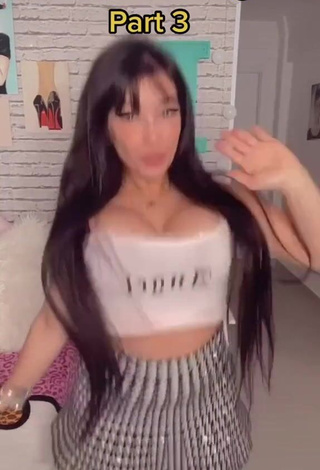 1. Emanuelly Raquel Looks Sexy in White Crop Top and Bouncing Boobs