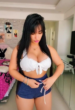 Irresistible Emanuelly Raquel Shows Cleavage in White Crop Top and Bouncing Tits