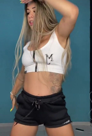 Hottest Andressita Chegou Shows Cleavage in White Crop Top