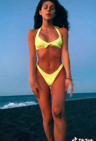 3. Irresistible Ginevra Giaccherini Shows Cleavage in Yellow Bikini at the Beach