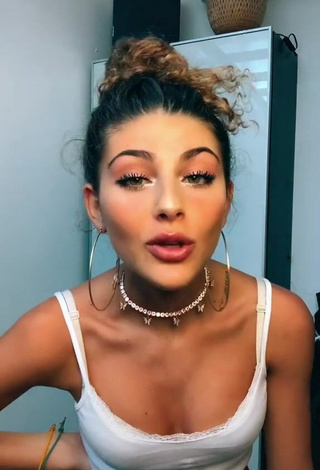 Adorable Ginevra Giaccherini Shows Cleavage in Seductive White Crop Top