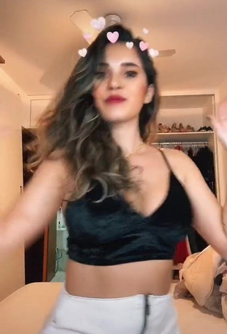 1. Cute Gizelly Bicalho Shows Cleavage in Black Crop Top and Bouncing Boobs