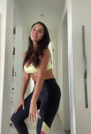 3. Irresistible Gizelly Bicalho in Black Leggings