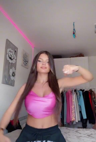 2. Breathtaking Grisela Shows Cleavage in Pink Crop Top and Bouncing Breasts