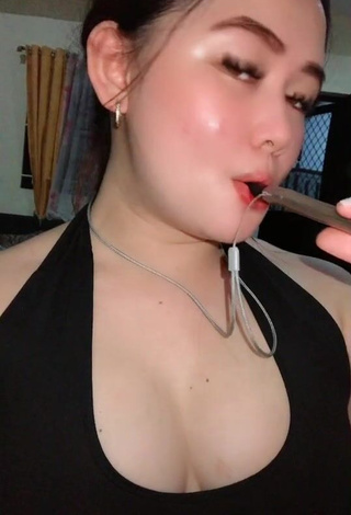 1. Seductive Delacruz Jane Pauline Shows Cleavage