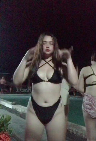 1. Irresistible Delacruz Jane Pauline Shows Cleavage in Black Bikini at the Swimming Pool