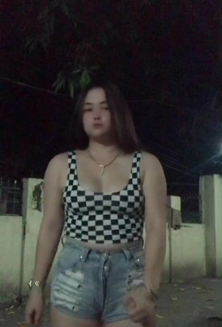 3. Breathtaking Delacruz Jane Pauline Shows Cleavage in Checkered Crop Top