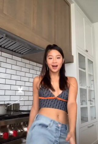 3. Cute Isaasung Shows Cleavage in Crop Top