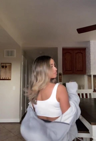 3. Hot Jasmin Acosta Shows Cleavage in White Crop Top