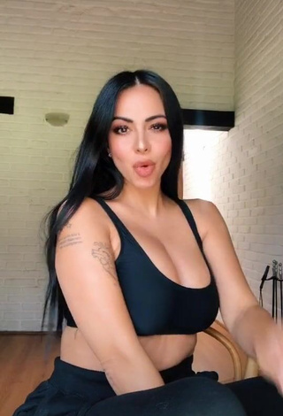 3. Erotic Jimena Sánchez Shows Cleavage in Black Sport Bra