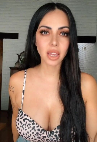 1. Erotic Jimena Sánchez Shows Cleavage in Leopard Top