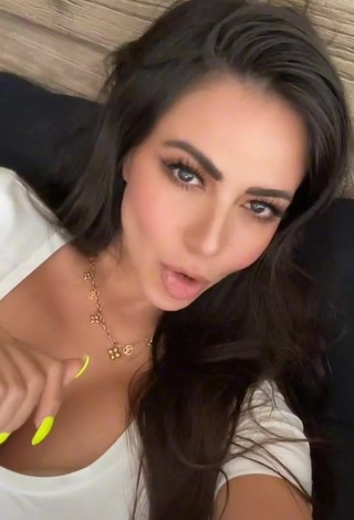 3. Seductive Jimena Sánchez Shows Cleavage