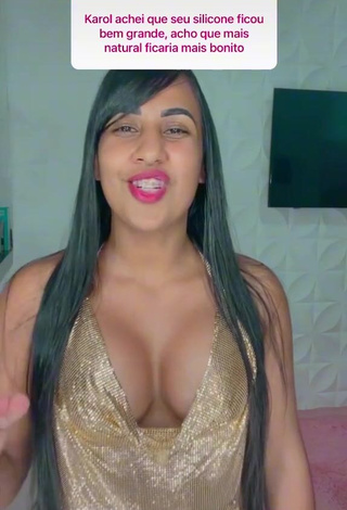 3. Hot Karollyny Campos Shows Cleavage in Golden Crop Top while Twerking