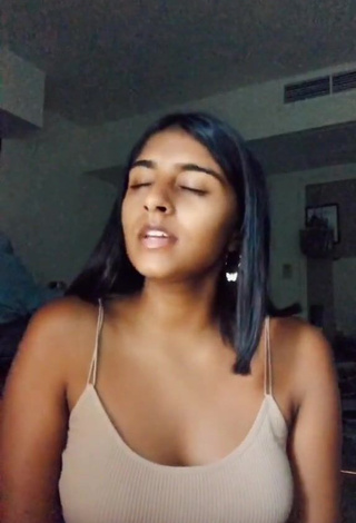 Erotic Kavya Borra Shows Cleavage in Grey Crop Top