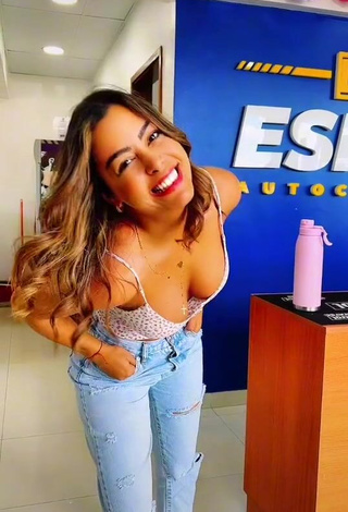 1. Irresistible Larissa Riquelme Shows Cleavage in Crop Top