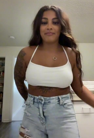 Erotic Liaamonae in White Crop Top and Bouncing Boobs