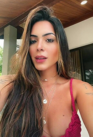 1. Hottie Luana Targinno Shows Cleavage in Pink Bikini