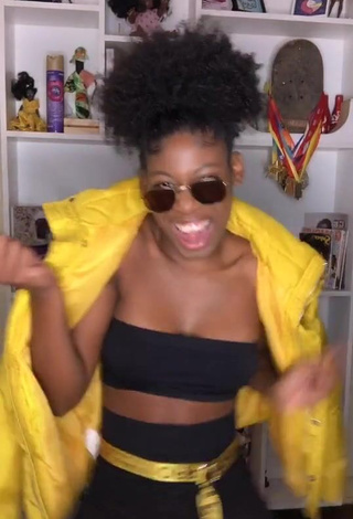 Erotic MC Soffia Shows Cleavage in Black Tube Top and Bouncing Boobs