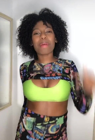 1. Cute MC Soffia Shows Cleavage in Crop Top