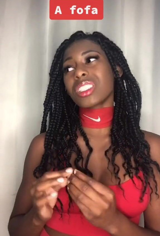 1. Hot MC Soffia Shows Cleavage in Red Crop Top