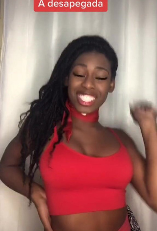 3. Hot MC Soffia Shows Cleavage in Red Crop Top