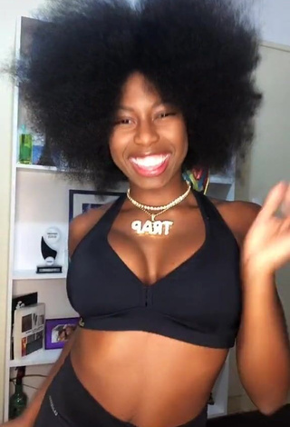 1. Hottie MC Soffia Shows Cleavage in Black Crop Top