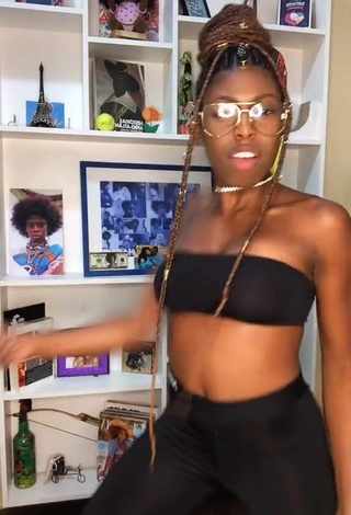 Irresistible MC Soffia Shows Cleavage in Black Bikini Top and Bouncing Boobs