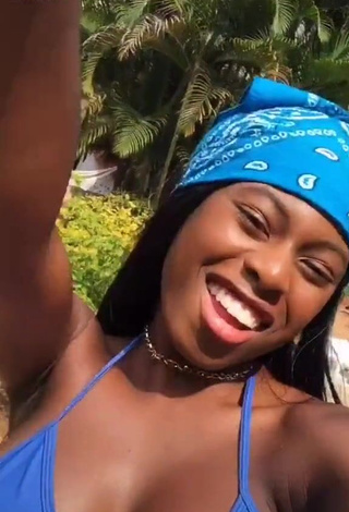 1. Erotic MC Soffia in Blue Bikini Top and Bouncing Breasts