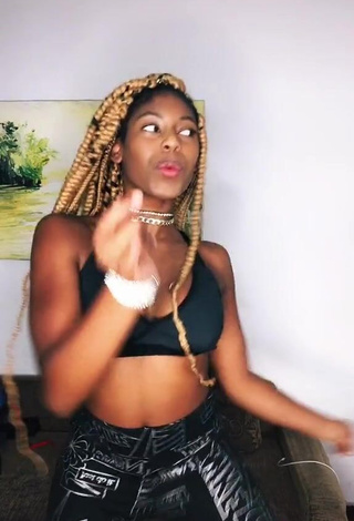 Erotic MC Soffia Shows Cleavage in Black Sport Bra and Bouncing Tits