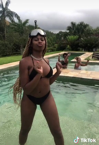 Irresistible MC Soffia Shows Cleavage in Black Bikini at the Swimming Pool