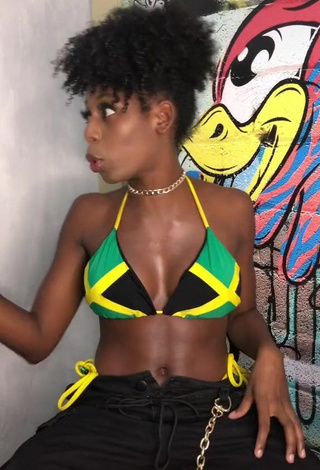 3. Hot MC Soffia Shows Cleavage in Bikini Top